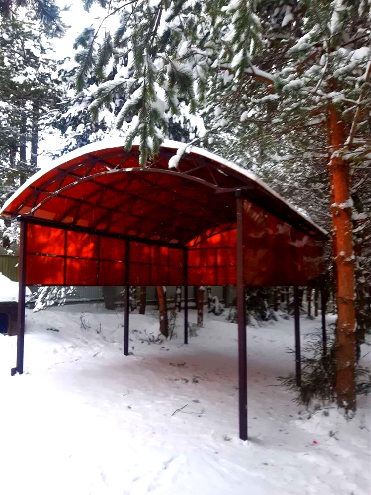 Навес-беседка в парке с сотовым поликарбонатом Односкатный автонавес из поликарбоната в стиле хай-тек для автомобиля с закрытыми боковинами